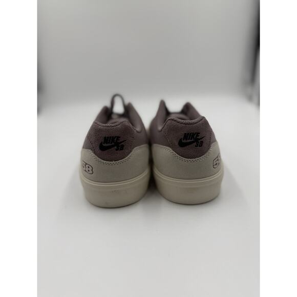 Size 9 Nike SB Malor Te Friends And Family Sample BS737